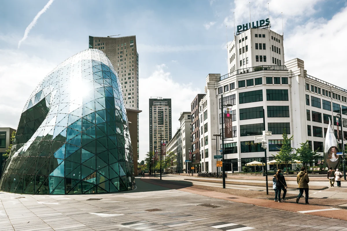 Een gloeilamp van formaat als nieuwe eyecatcher